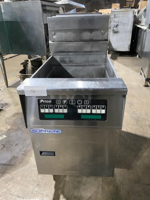 Pitco Solstice Supreme Series Commercial Stainless Steel Natural Gas Powered 75Lb Deep Fat Fryer! Enerygy Star Certified! With Backsplash & Fryer Basket Hanger! Model: SSH75 SN: G18CB091288! 115V! On Casters! Working When Removed! - Image 1 of 9