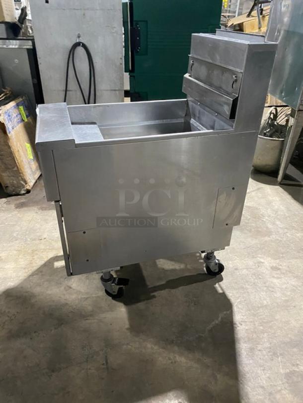 Pitco Solstice Supreme Series Commercial Stainless Steel Natural Gas Powered 75Lb Deep Fat Fryer! Enerygy Star Certified! With Backsplash & Fryer Basket Hanger! Model: SSH75 SN: G18CB091288! 115V! On Casters! Working When Removed! - Image 2 of 9
