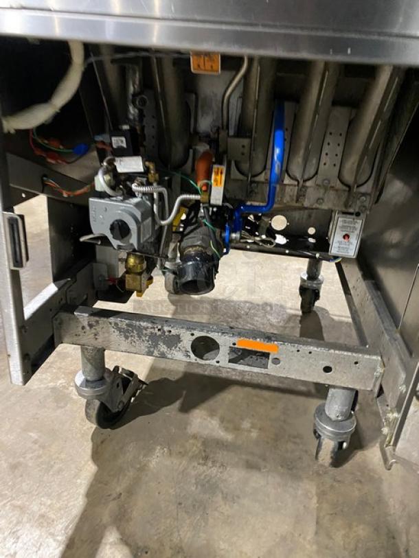 Pitco Solstice Supreme Series Commercial Stainless Steel Natural Gas Powered 75Lb Deep Fat Fryer! Enerygy Star Certified! With Backsplash & Fryer Basket Hanger! Model: SSH75 SN: G18CB091288! 115V! On Casters! Working When Removed! - Image 6 of 9