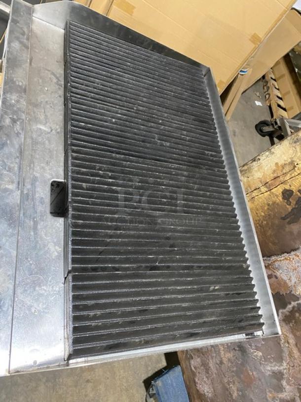 Globe Commercial Stainless Steel Natural Gas Powered Countertop Char Broiler! With Side Splashes! Model: GCB36G SN: 1714083783! On Single Shelf Equipment Cart With Casters! Working When Removed! - Image 5 of 9