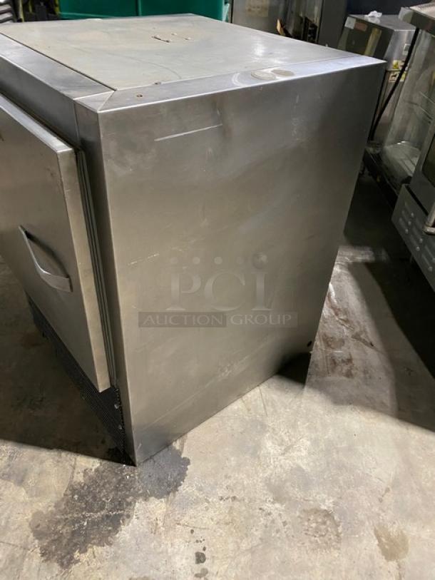 Traulsen Commercial Stainless Steel Solid Single Door Undercounter Reach In Refrigerator! With Poly Coated Wire Rack! Model: ARC 1-26WSC SN: M811340 8M! 115V 1 Phase! - Image 2 of 7