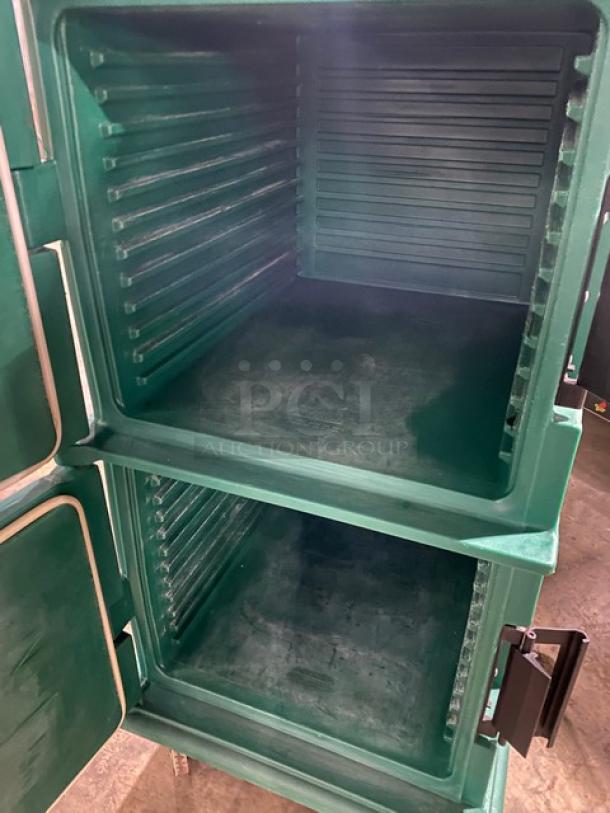 Cambro Ultra Camcarts Series Commercial Kentucky Green Insulated Food Pan Carrier! With 24 Full Size Pan Capacity! On Casters! - Image 5 of 6
