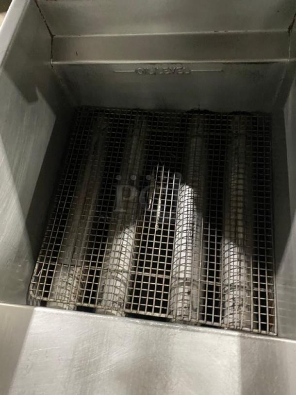 Imperial Commercial Stainless Steel Natural Gas Powered Deep Fat Fryer! With Back Splash & Fryer Basket Hanger! With New Frying Baskets! Model: FS-50 SN: 08147922! On Casters! - Image 5 of 8