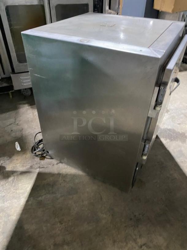 Traulsen Commercial Stainless Steel Solid Single Door Undercounter Reach In Refrigerator! With Poly Coated Wire Rack! Model: ARC 1-26WSC SN: M811340 8M! 115V 1 Phase! - Image 3 of 7