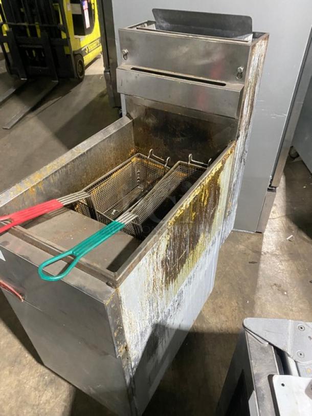 Cecilware Commercial Stainless Steel Natural Gas Powered Deep Fat Fryer! With Back Splash & Fryer Basket Hanger! With Frying Baskets! On Legs! - Image 2 of 7