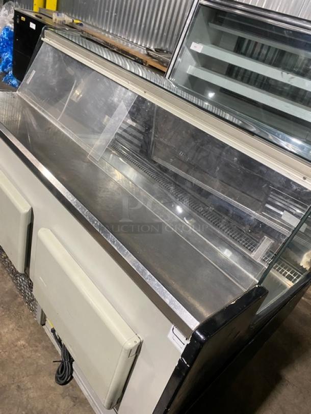 Docriluc Commercial Refrigerated Curved Front Glass Bakery/Meat Deli Display Case! With Rear Sliding Doors! With Stainless Steel Worktop! With Refrigerated Under Storage! 110V! - Image 6 of 9