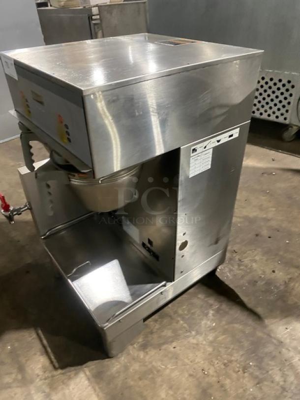 Bunn Starbucks Style Commercial Stainless Steel Countertop Dual Soft Heat Coffee Brewer! With Hot Water Dispenser! With Stainless Steel Brew Baskets! Model: DUAL SH DBC SN: DUAL128596! 120/208V 1 Phase! On Legs! - Image 2 of 7