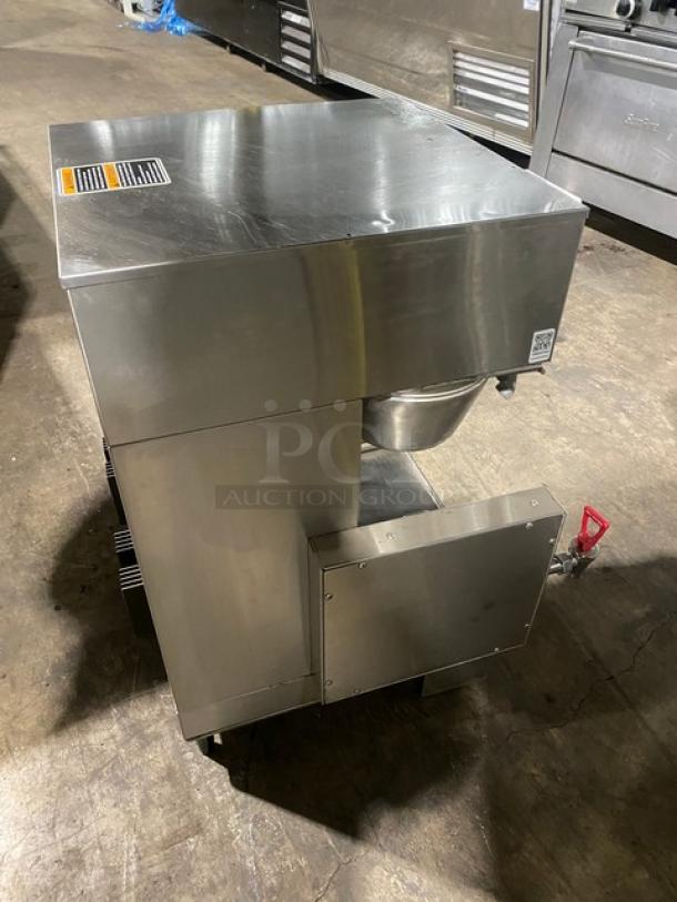 Bunn Starbucks Style Commercial Stainless Steel Countertop Dual Soft Heat Coffee Brewer! With Hot Water Dispenser! With Stainless Steel Brew Baskets! Model: DUAL SH DBC SN: DUAL128596! 120/208V 1 Phase! On Legs! - Image 4 of 7