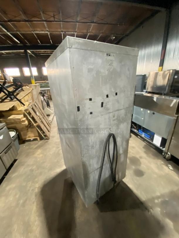 Metro Flavor Hold Series Commercial Single Section Half Door Insulated Food Warmer/Proofing Cabinet! With Built In Pan Racks! Model: HM2000 SN: H20W-29180! 120V! On Casters! - Image 3 of 10