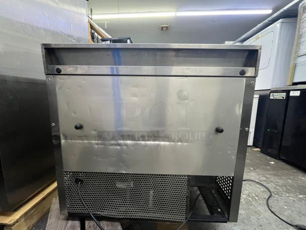 MUST SEE!! True TWT-36-HC 36" Worktop Refrigerator w/ (2) Sections, 115v - Image 2 of 6