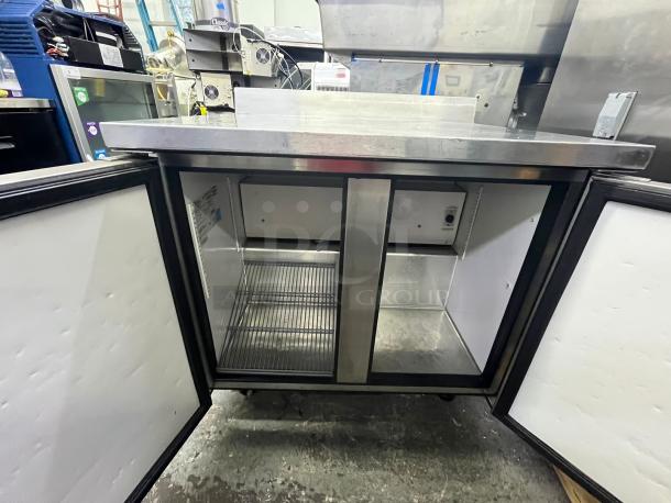 MUST SEE!! True TWT-36-HC 36" Worktop Refrigerator w/ (2) Sections, 115v - Image 3 of 6