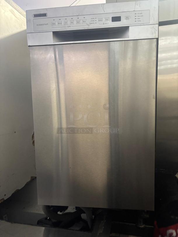 EdgeStar 18-in Front Control Built-In Dishwasher (Stainless Steel) ENERGY STAR, 52-dBA Standard Sound Level - Image 3 of 6