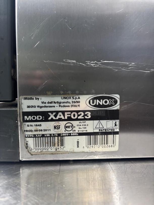 Cadco Anna XAF-023  Medium-Duty Manual Countertop Convection Oven - 208-240V - Image 2 of 4
