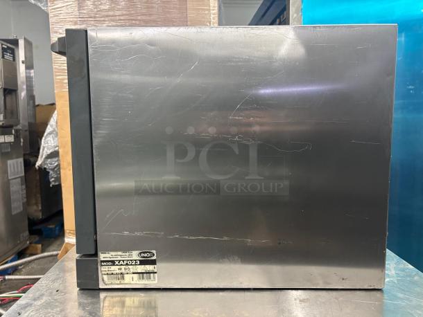 Cadco Anna XAF-023  Medium-Duty Manual Countertop Convection Oven - 208-240V - Image 4 of 4