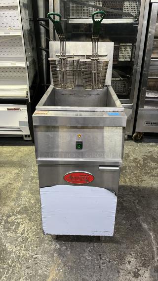 Avantco Natural Gas 40 lb. Stainless Steel Floor Fryer with Casters - 90,000 BTU
