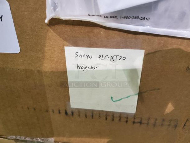 Sanyo PLC-XT20 Projector! New in box! - Image 2 of 3