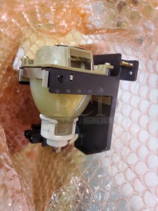Mitsubishi VLT-XD200LP Replacement Lamp for the XD 200 and SD200 DLP Projectors.