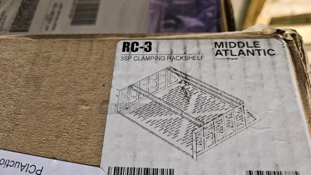 Middle Atlantic 3Sp. Clamping Rackshelf - Image 2 of 4