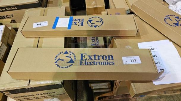Extron Retractor XL Series /2 HDMI; 5 feet (152 cm) - Image 3 of 3