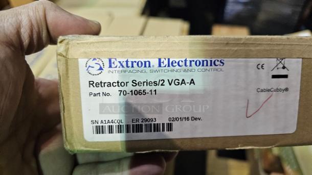 Extron View Thumbnail - Retractor VGA-A	Retractor VGA-A	VGA M-M and 3.5 mm Stereo; 3 feet (90 cm) - Image 4 of 4