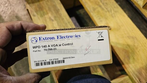 Extron WPD 140 A	VGA w/Audio Captive Screw and Control; White Part Number: 70-766-23 - Image 2 of 2