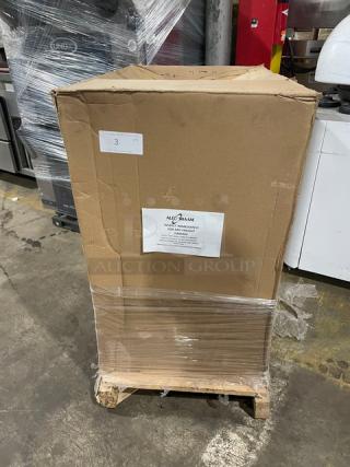 New In The Box! Alto-Shaam! Late Model 2022! Halo Heat Series Commercial Stainless Steel 6 Pan Mobile Holding Cabinet! With Built In Pan Holding Racks & Wire Racks! Model: 500-S SN: 3185123-7! 120V 1 Phase!