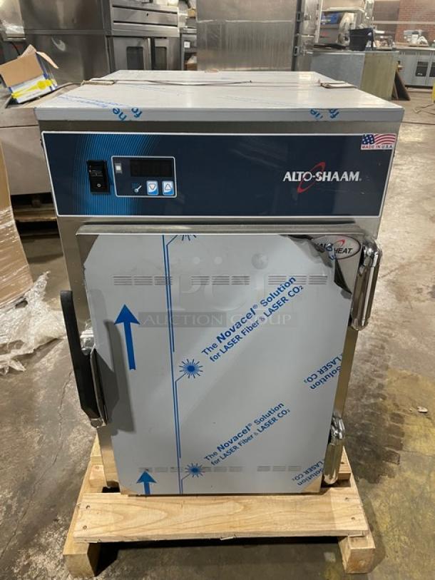 New In The Box! Alto-Shaam! Late Model 2022! Halo Heat Series Commercial Stainless Steel 6 Pan Mobile Holding Cabinet! With Built In Pan Holding Racks & Wire Racks! Model: 500-S SN: 3185123-7! 120V 1 Phase! - Image 2 of 9