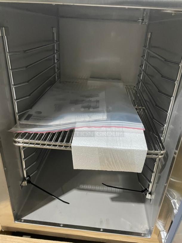 New In The Box! Alto-Shaam! Late Model 2022! Halo Heat Series Commercial Stainless Steel 6 Pan Mobile Holding Cabinet! With Built In Pan Holding Racks & Wire Racks! Model: 500-S SN: 3185123-7! 120V 1 Phase! - Image 7 of 9