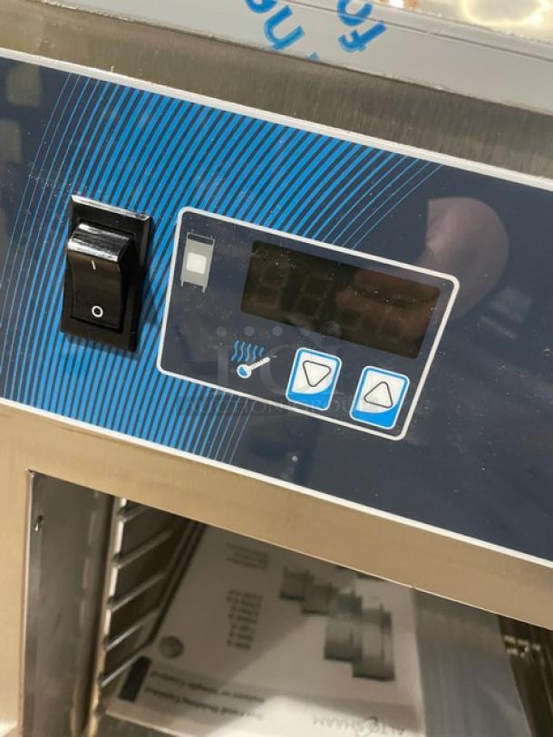 New In The Box! Alto-Shaam! Late Model 2022! Halo Heat Series Commercial Stainless Steel 6 Pan Mobile Holding Cabinet! With Built In Pan Holding Racks & Wire Racks! Model: 500-S SN: 3185123-7! 120V 1 Phase! - Image 8 of 9