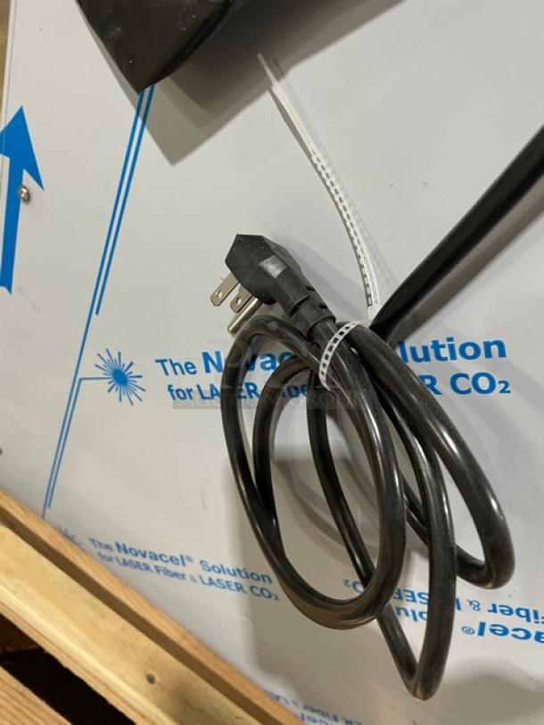 New In The Box! Alto-Shaam! Late Model 2022! Halo Heat Series Commercial Stainless Steel 6 Pan Mobile Holding Cabinet! With Built In Pan Holding Racks & Wire Racks! Model: 500-S SN: 3185123-7! 120V 1 Phase! - Image 9 of 9