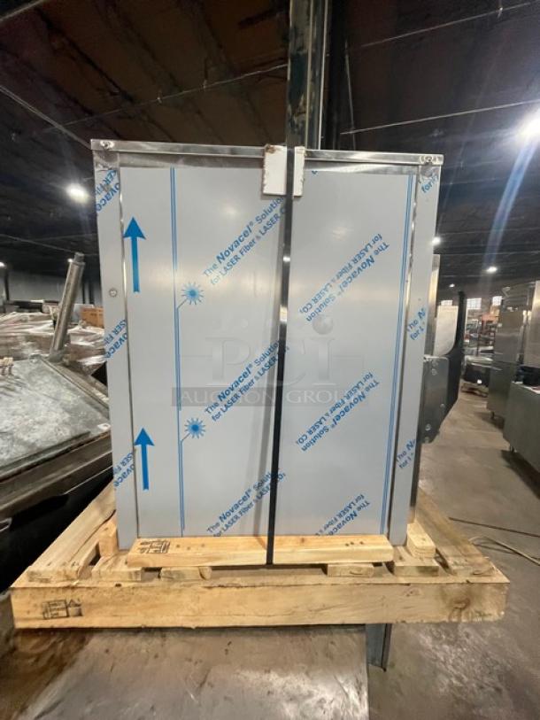 New! Alto-Shaam! Late Model 2022! Halo Heat Series Commercial Stainless Steel 6 Pan Mobile Holding Cabinet! With Built In Pan Holding Racks & Wire Racks! Model: 500-S SN: 3185240-6! 120V 1 Phase! - Image 3 of 8