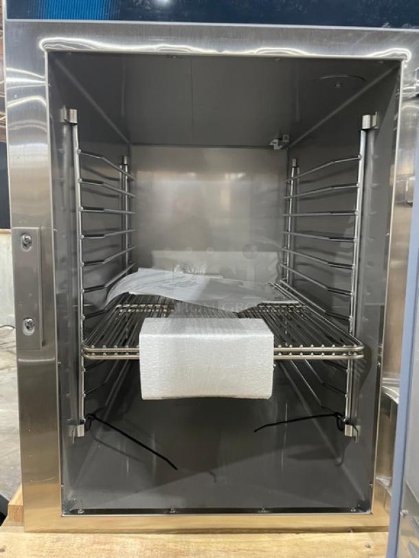 New! Alto-Shaam! Late Model 2022! Halo Heat Series Commercial Stainless Steel 6 Pan Mobile Holding Cabinet! With Built In Pan Holding Racks & Wire Racks! Model: 500-S SN: 3185240-6! 120V 1 Phase! - Image 6 of 8