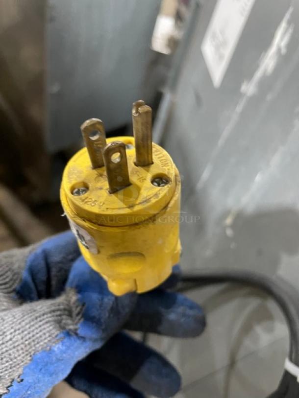 Hoshizaki Commercial Stainless Steel Modular Cresent Cuber Ice Machine Head! With Hoshizaki Commercial Stainless Steel Ice Dispensing Bin Underneath! Model: DB-130H SN: Q52282G! 115V 1 Phase! On Legs! - Image 6 of 6