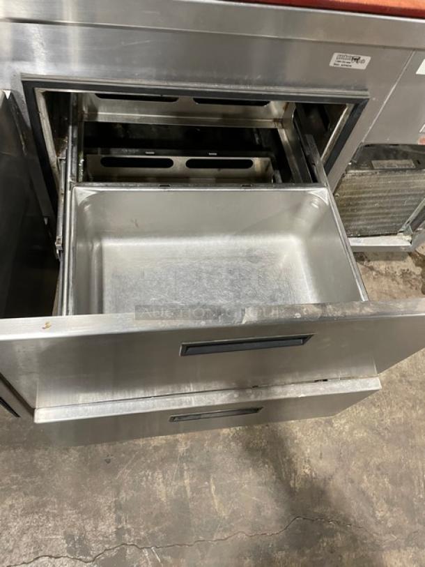 Wasserstrom Commercial Stainless Steel 4 Drawer/Single Door Refrigerated Mega Top Pizza Prep Table! With Wire Rack! With Butcher Block Style Cutting Board! Model: F211-02-43 SN: G197184-011-001! 115V 1 Phase! On Casters! - Image 7 of 11