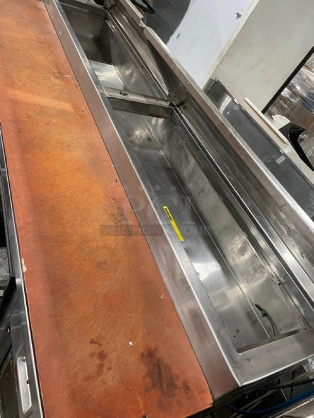 Wasserstrom Commercial Stainless Steel 4 Drawer/Single Door Refrigerated Mega Top Pizza Prep Table! With Wire Rack! With Butcher Block Style Cutting Board! Model: F211-02-43 SN: G197184-011-001! 115V 1 Phase! On Casters! - Image 8 of 11