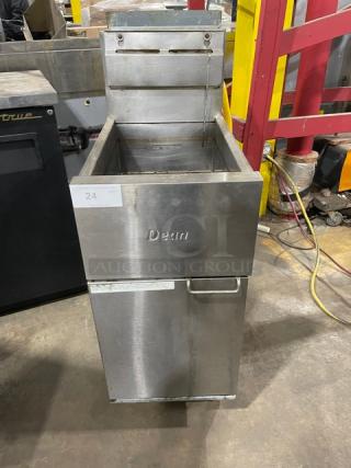 Dean Commercial Stainless Steel Natural Gas Powered Deep Fat Fryer! With Back Splash & Fryer Basket Hanger! Model: SR42GN SN: 1109MA0777! On Legs!