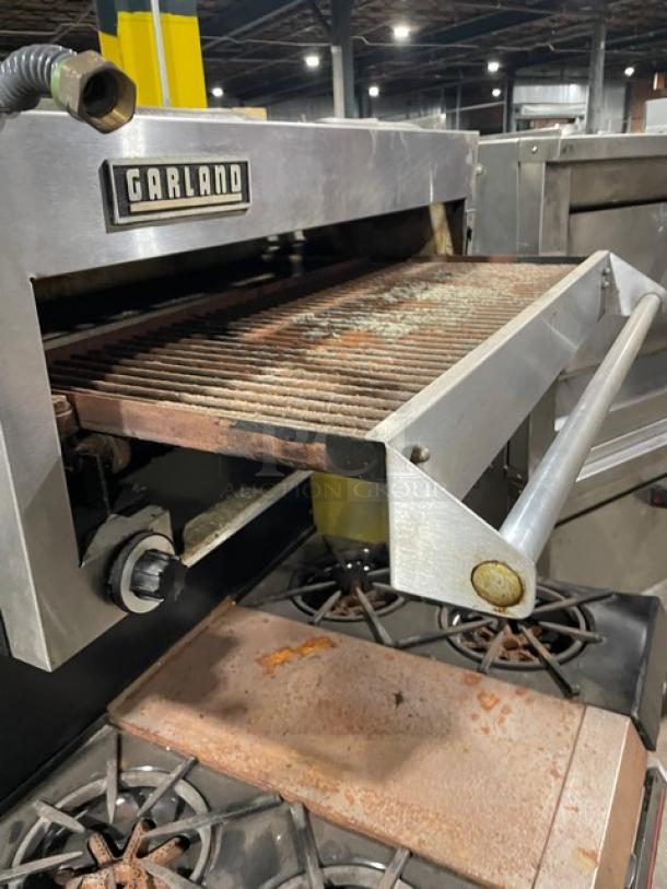 Garland Commercial Stainless Steel Natural Gas Powered 4 Burner Range/Flat Griddle Split Top & Oven Combo! With Wired Oven Rack! With Back Splash & Garland Natural Gas Powered Salamander Broiler/Cheese Melter Overhead! On Legs! - Image 7 of 10