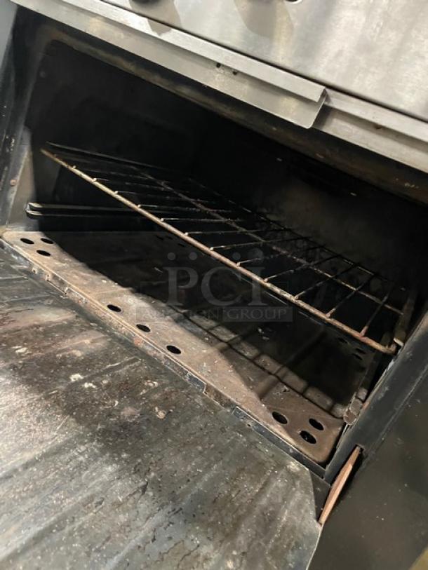 Garland Commercial Stainless Steel Natural Gas Powered 4 Burner Range/Flat Griddle Split Top & Oven Combo! With Wired Oven Rack! With Back Splash & Garland Natural Gas Powered Salamander Broiler/Cheese Melter Overhead! On Legs! - Image 8 of 10