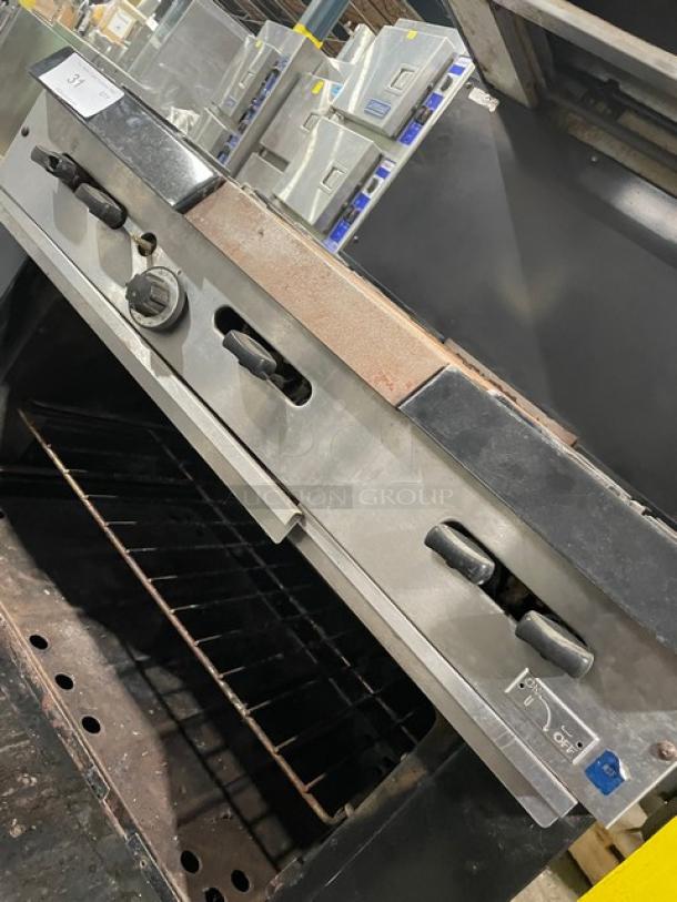 Garland Commercial Stainless Steel Natural Gas Powered 4 Burner Range/Flat Griddle Split Top & Oven Combo! With Wired Oven Rack! With Back Splash & Garland Natural Gas Powered Salamander Broiler/Cheese Melter Overhead! On Legs! - Image 9 of 10