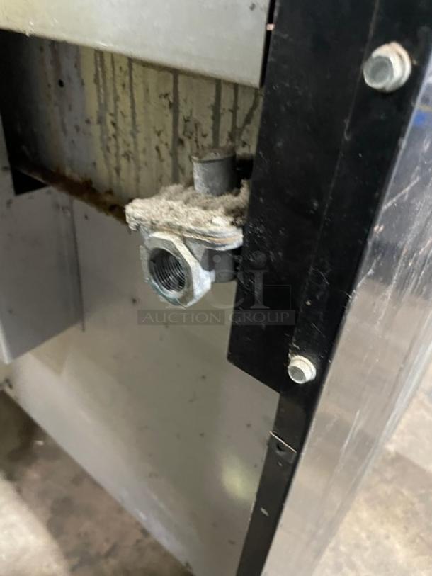 Garland Commercial Stainless Steel Natural Gas Powered 4 Burner Range/Flat Griddle Split Top & Oven Combo! With Wired Oven Rack! With Back Splash & Garland Natural Gas Powered Salamander Broiler/Cheese Melter Overhead! On Legs! - Image 10 of 10