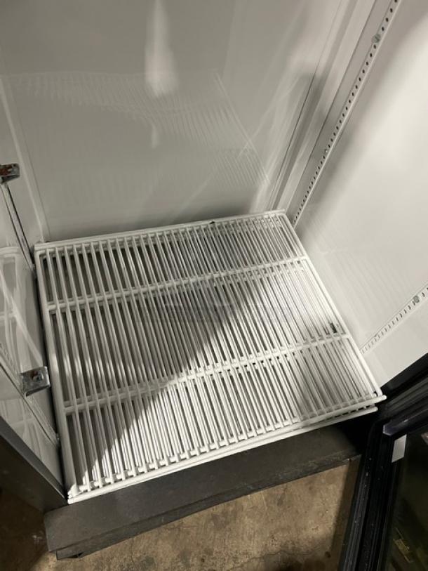 True Coca-Cola Style Commercial Black Single Glass Door Reach In Refrigerator Merchandiser! With Poly Coated Wire Racks! Model: GDM-12EM-LD SN: 7496641! 115V 1 Phase! - Image 8 of 9