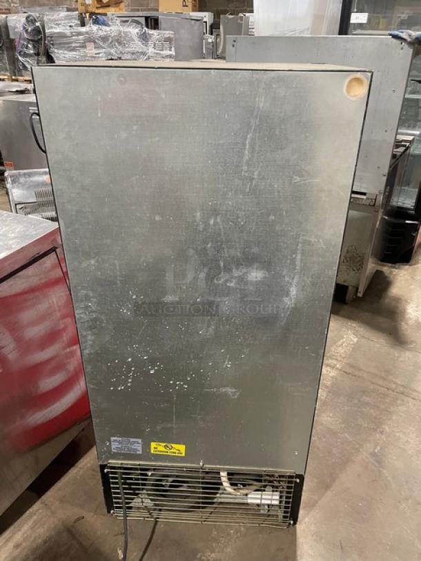 Imbera Coca-Cola Style Commercial Single Glass Door Reach In Refrigerator Merchandiser! With Poly Coated Wire Racks! Model: VR10 SN: 607120100264! 115V 1 Phase! - Image 4 of 8