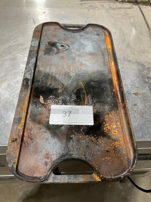 Lodge Pro-Grid Series Commercial Reversible Cast Iron Grill/Griddle! Model: PG12! - Image 1 of 2