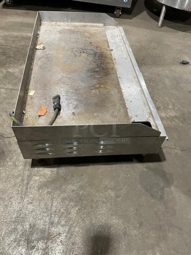 Eurodib Commercial Stainless Steel Electric Powered Countertop Flat Griddle! With Back & Side Splashes! Model: SFE04910-240 SN: 2018060847! 240V! On Legs! - Image 4 of 9