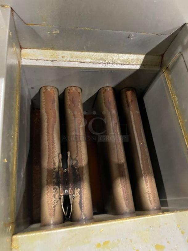 Connerton Commercial Stainless Steel Natural Gas Powered Deep Fat Fryer! With Back Splash & Fryer Basket Hanger! Model: CSG-F4-NAT SN: BK220405175! On Casters! - Image 5 of 8