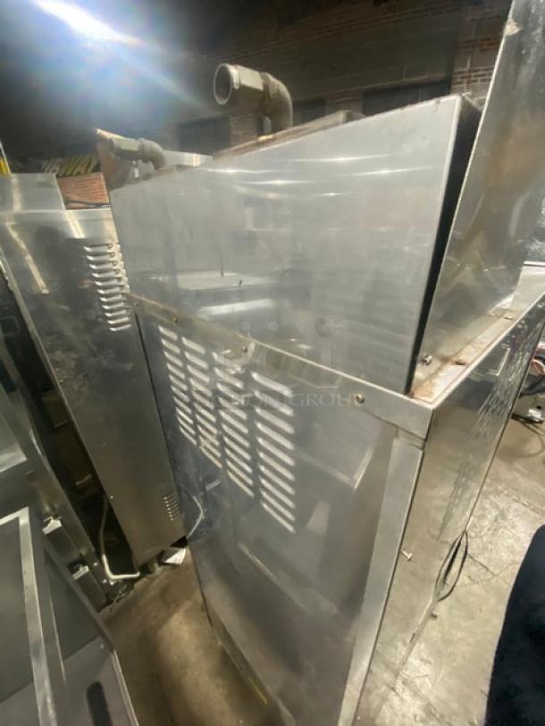 Cleveland Range Gemini Series Commercial Stainless Steel Natural Gas Powered 6 Pan SteamCraft Convection Steamer! With Upper & Lower Compartments! With Built In Pan Holding Racks! Model: 24CGA6.2SES SN: 1104230001064! 115V 1 Phase! On Legs! - Image 4 of 9