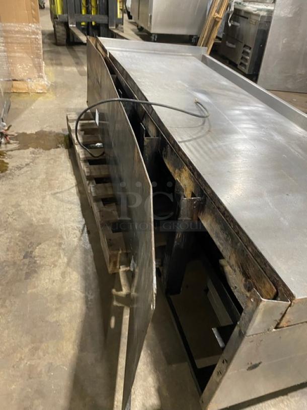 Wolf Commercial Stainless Steel Natural Gas Powered 72" Mirror Shine Polished Top Flat Griddle! With Thermostatic Controls! - Image 5 of 7