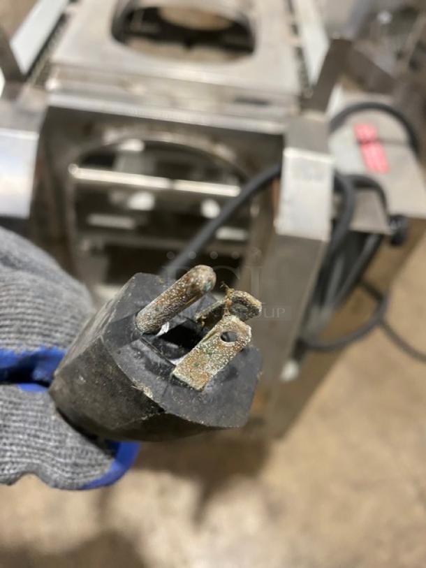 Form Plastics Commercial Stainless Steel Automatic Tray Sealing Machine! Model: AL-300X SN: 3X1103001! 120V 1 Phase! - Image 12 of 12