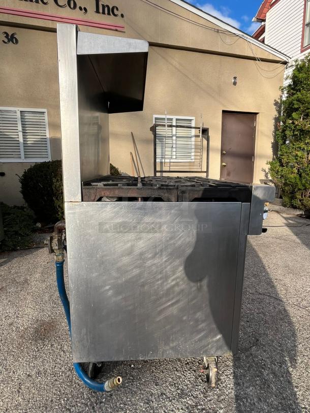 AWESOME Southbend S36D 6 Burner Natural Gas Restaurant Range w/ Standard Oven - Image 4 of 6