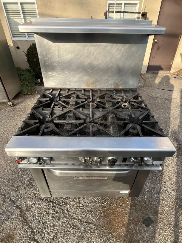 AWESOME Southbend S36D 6 Burner Natural Gas Restaurant Range w/ Standard Oven - Image 5 of 6